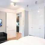 Park Royal 82 Apartman *