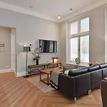 Apartman Park Royal 82 Hága