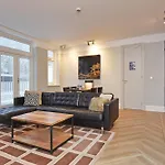 Park Royal 82 Apartment