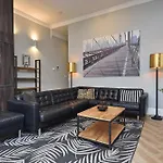 Park Royal 82 Apartment