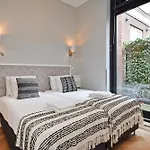 Park Royal 82 Apartment