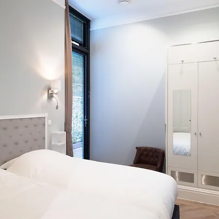 Park Central Royal 82 * Гаага