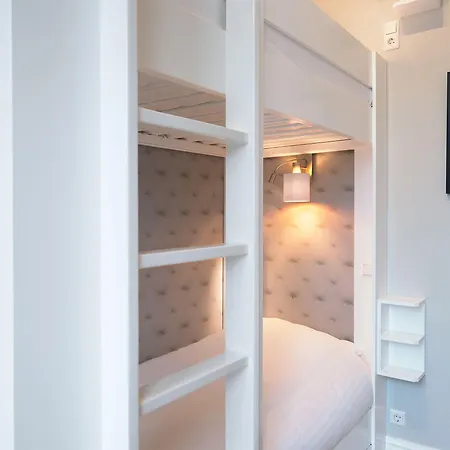 Park Central Royal 82 *