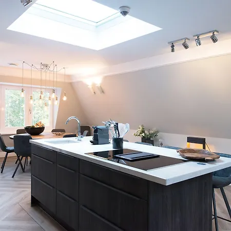 Park Central Royal 82 *