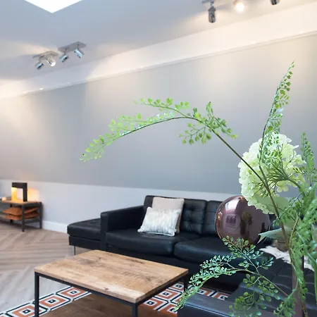 Park Royal 82 Apartment