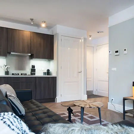 Park Central Royal 82 *