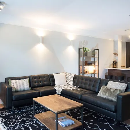 Park Central Royal 82 *