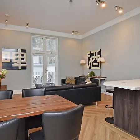 Park Royal 82 Apartment *