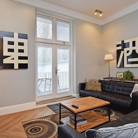 Park Royal 82 Apartment