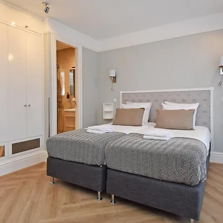 Park Royal 82
