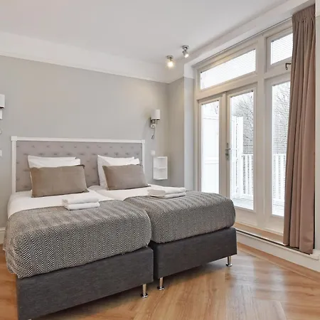 Park Royal 82 Apartment *