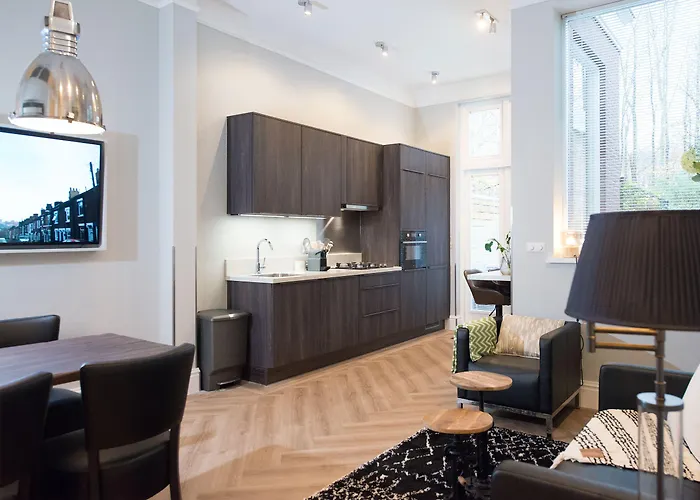 Park Royal 82 * La Haya