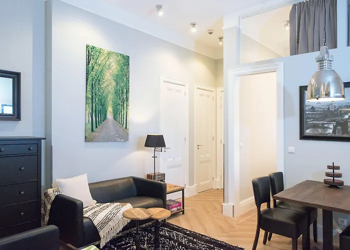 Park Royal 82 Apartment