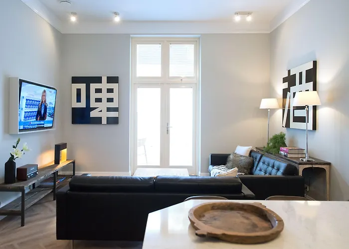 Park Royal 82 Apartment *