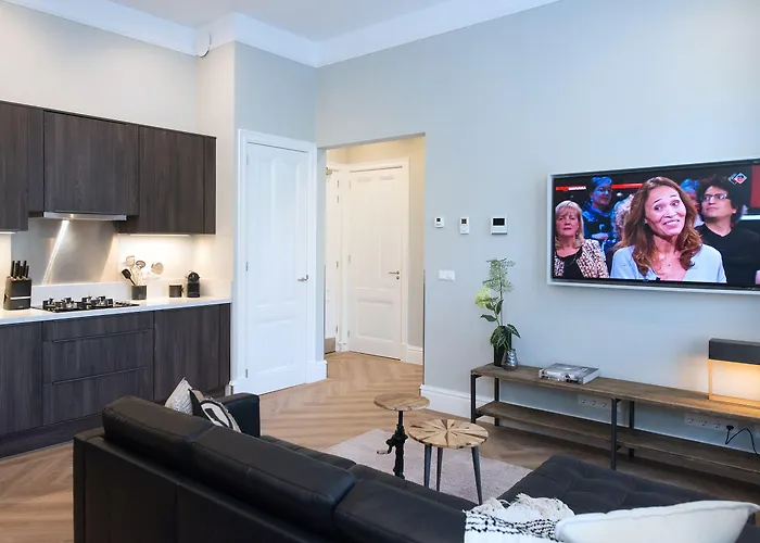 Park Royal 82 * The Hague