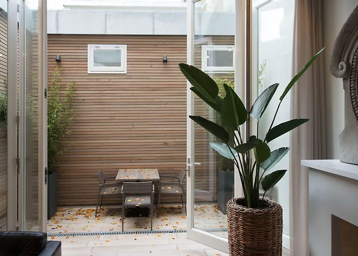 Park Royal 82 Apartment *