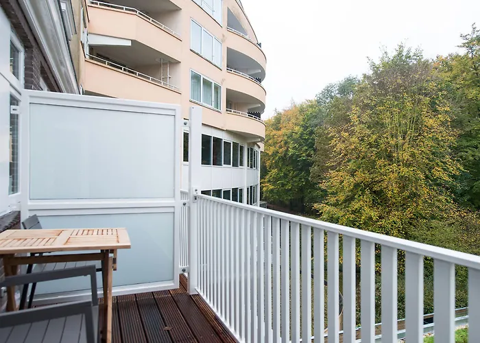 Park Royal 82 Apartment