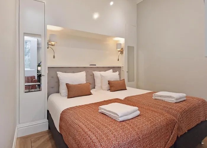 Park Royal 82 Apartment