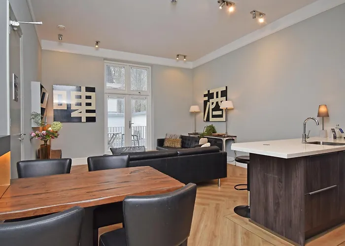 Park Royal 82 Apartment *