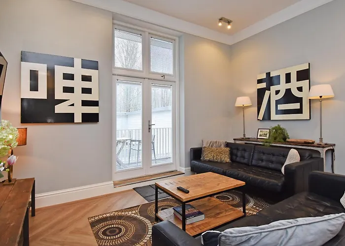 Park Royal 82 Apartment