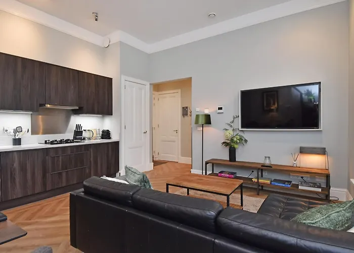 Park Royal 82 Apartment *