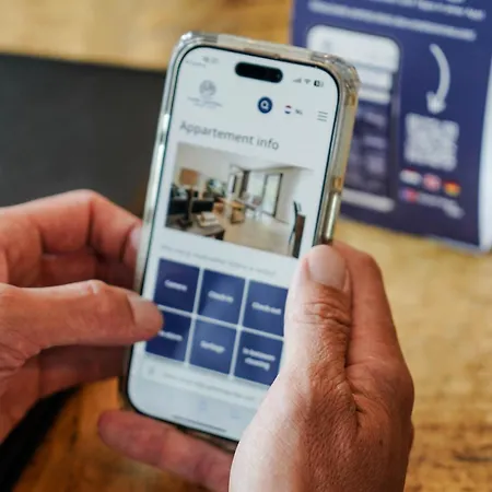 Park Royal 82 דירה