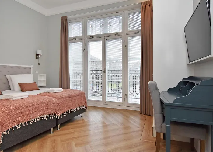 Park Royal 82 * Hága